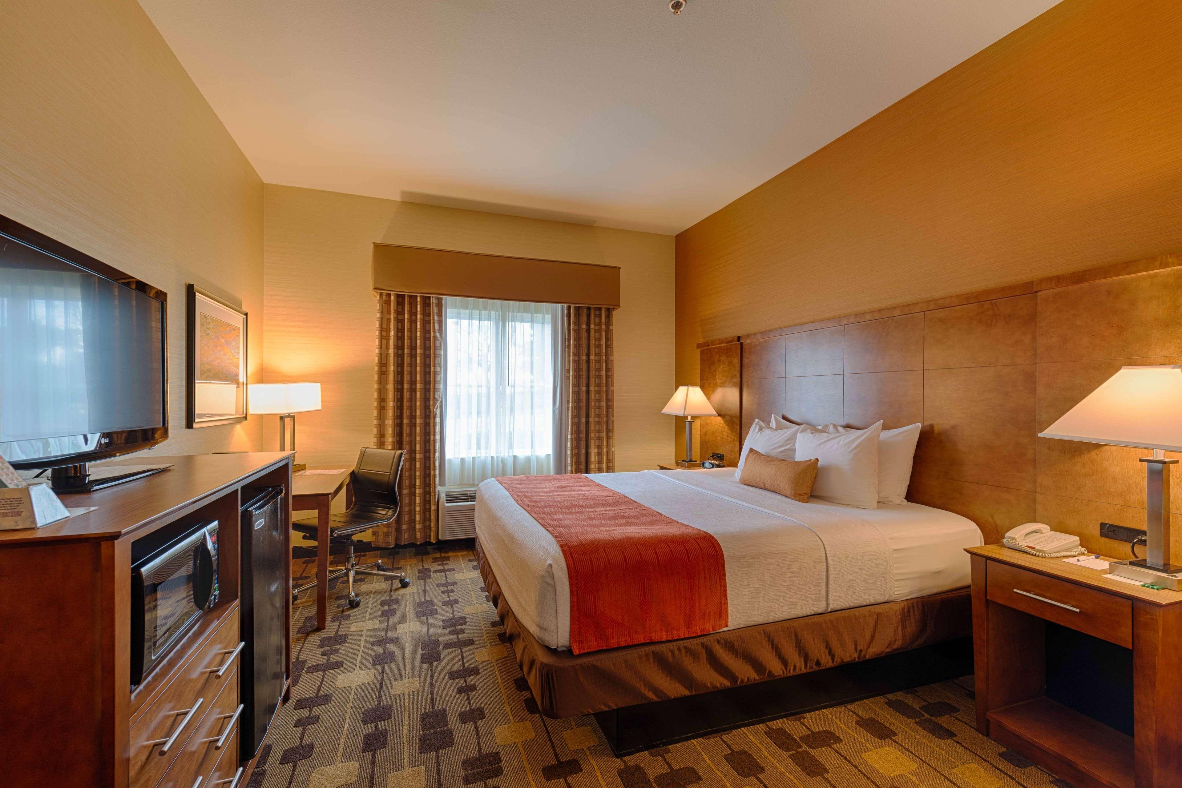 Best Western Plus Delta Inn & Suites Oakley Экстерьер фото