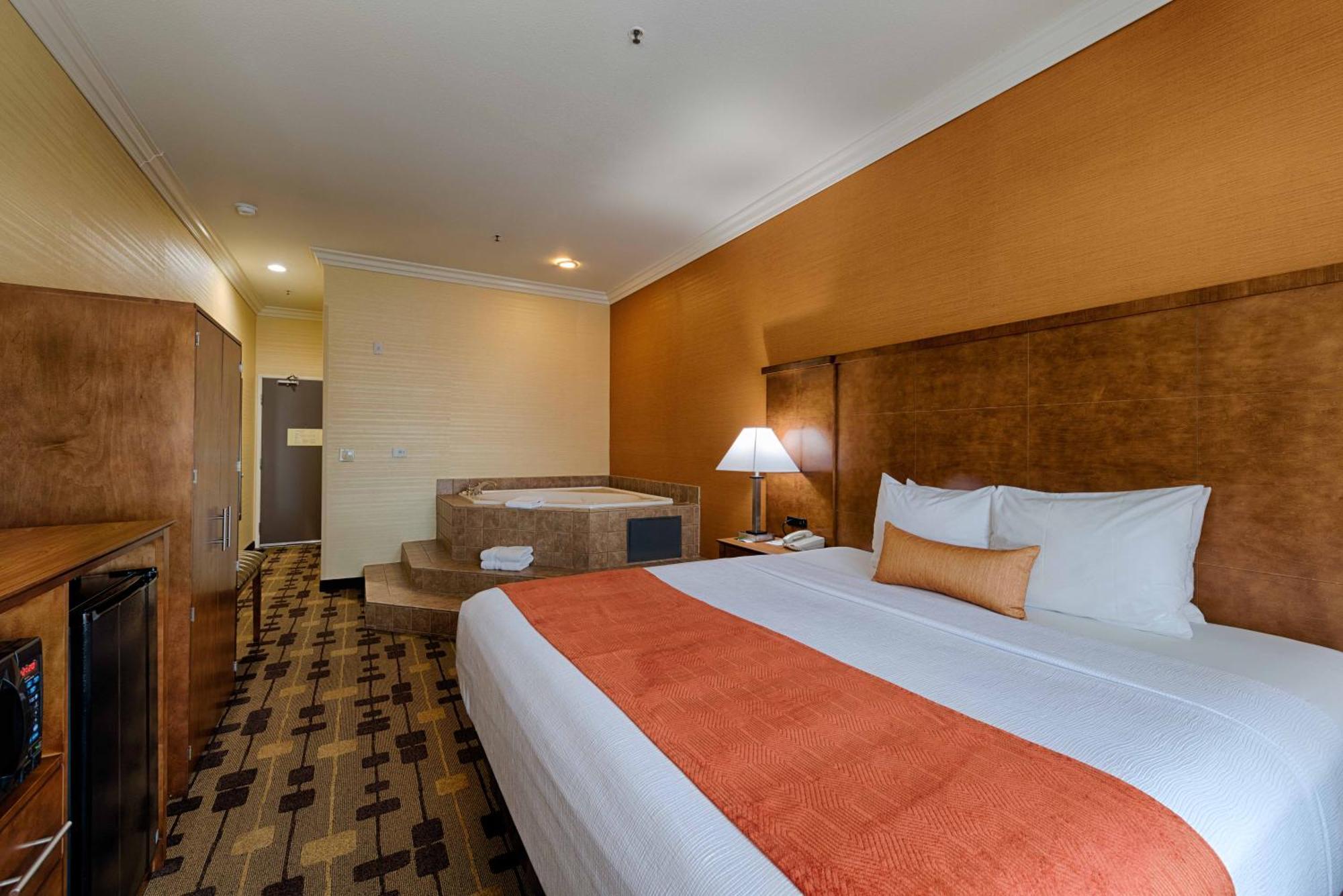 Best Western Plus Delta Inn & Suites Oakley Экстерьер фото