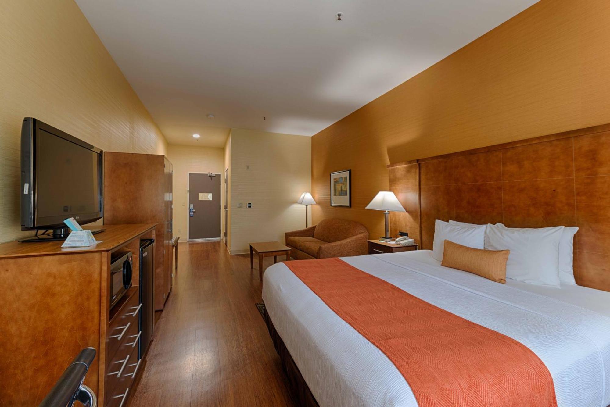 Best Western Plus Delta Inn & Suites Oakley Экстерьер фото