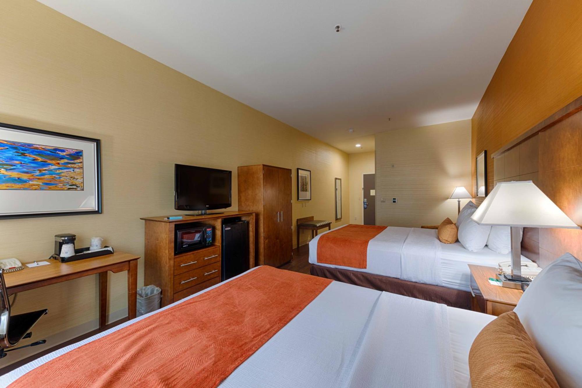 Best Western Plus Delta Inn & Suites Oakley Экстерьер фото