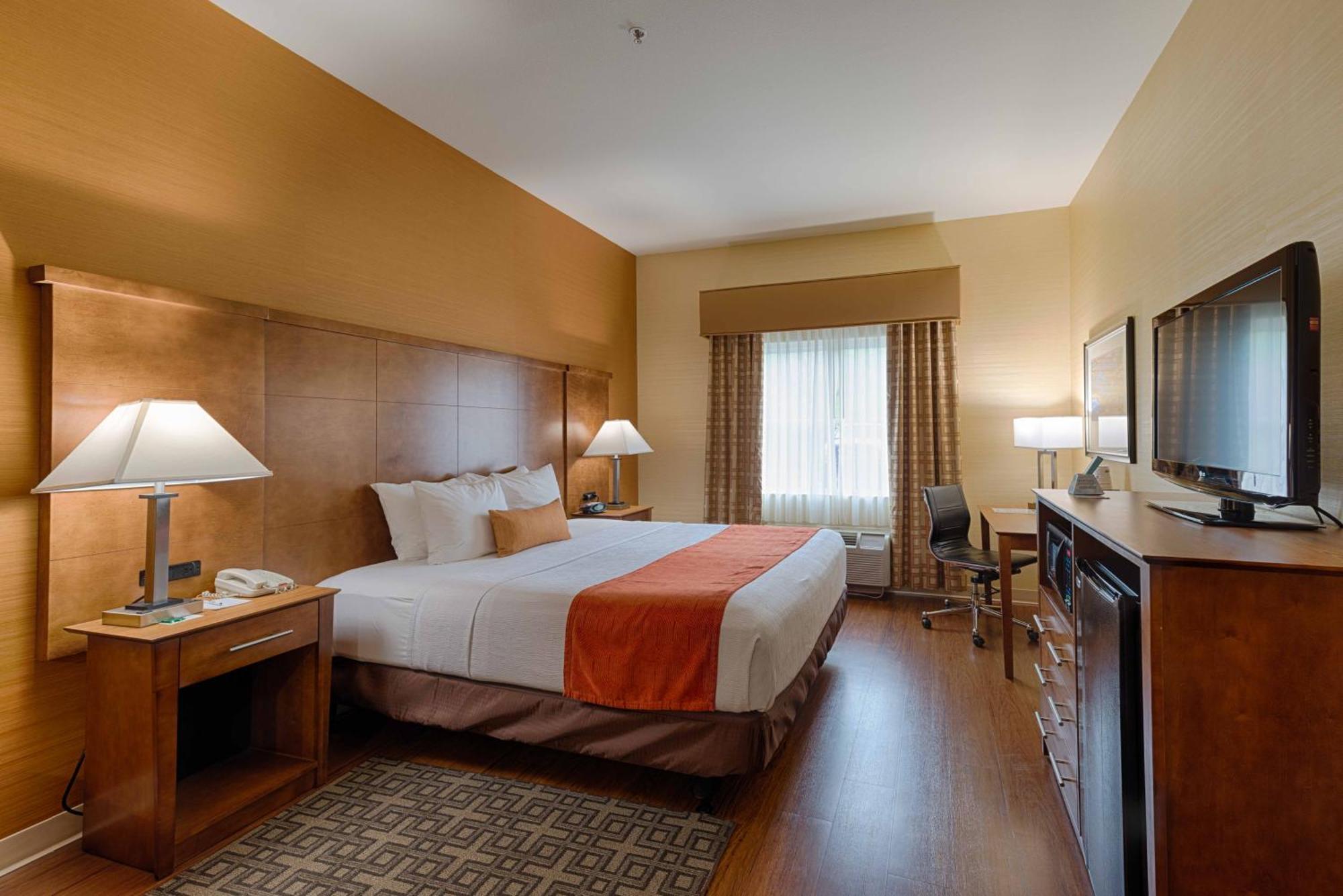 Best Western Plus Delta Inn & Suites Oakley Экстерьер фото