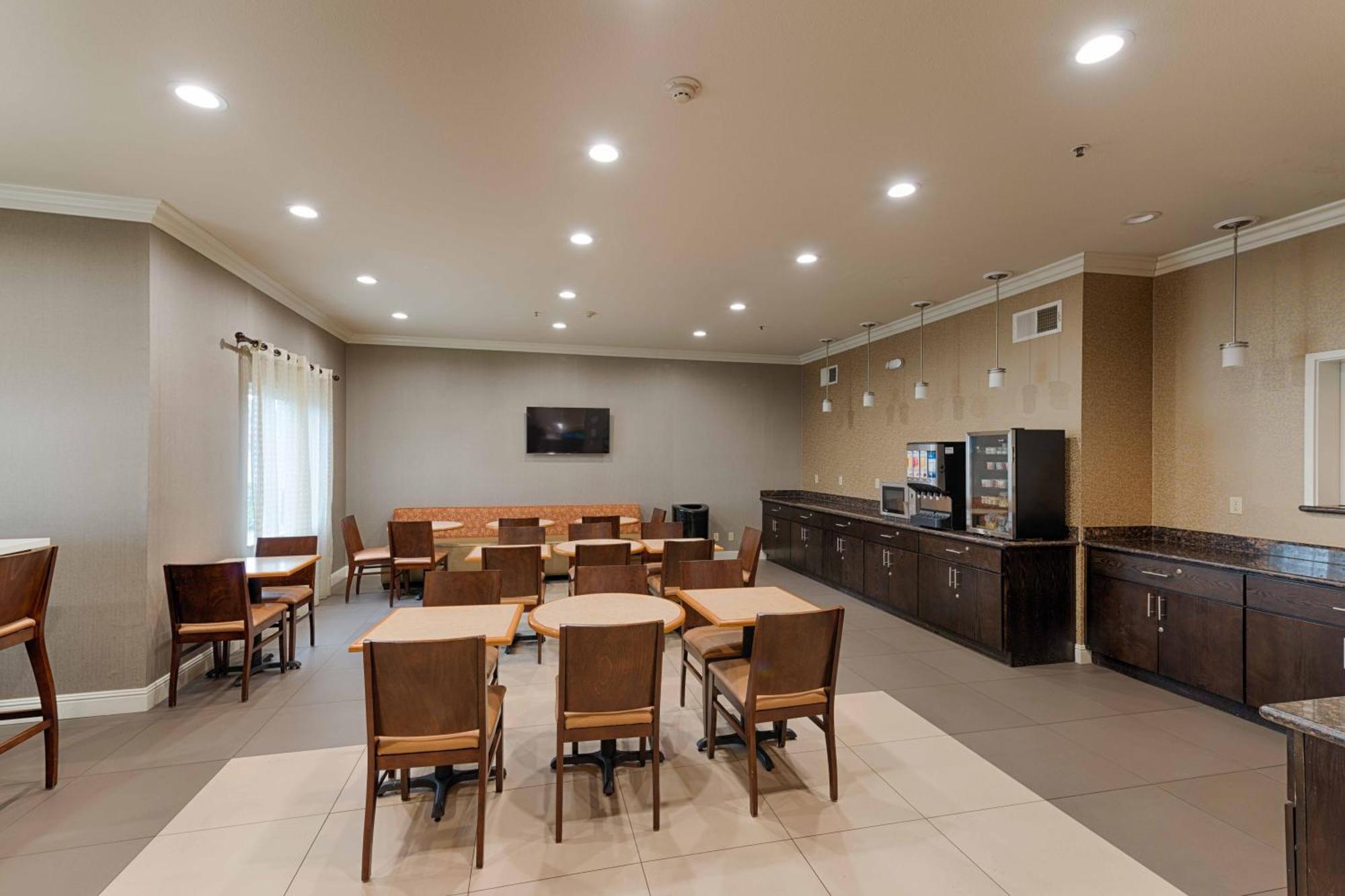 Best Western Plus Delta Inn & Suites Oakley Экстерьер фото