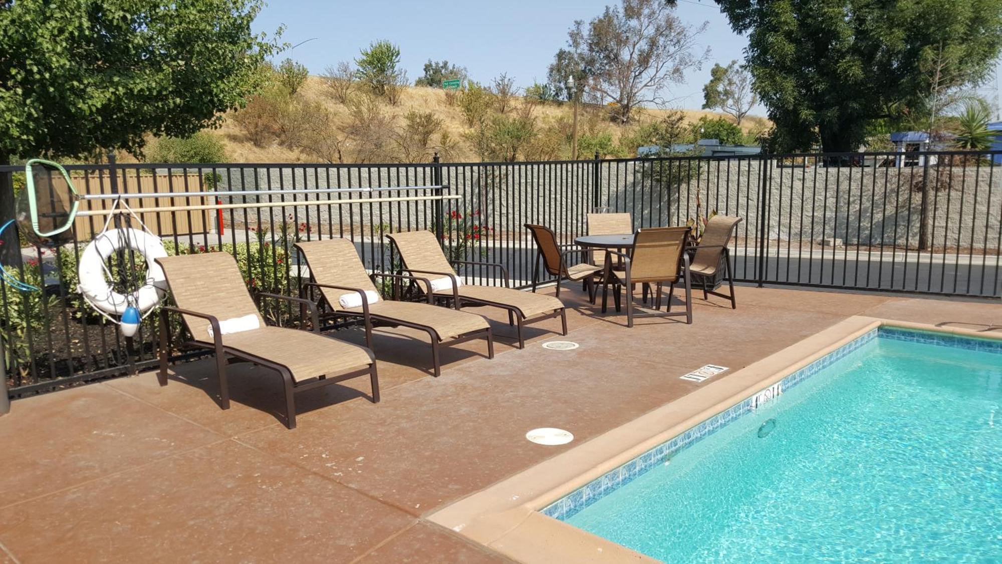 Best Western Plus Delta Inn & Suites Oakley Экстерьер фото