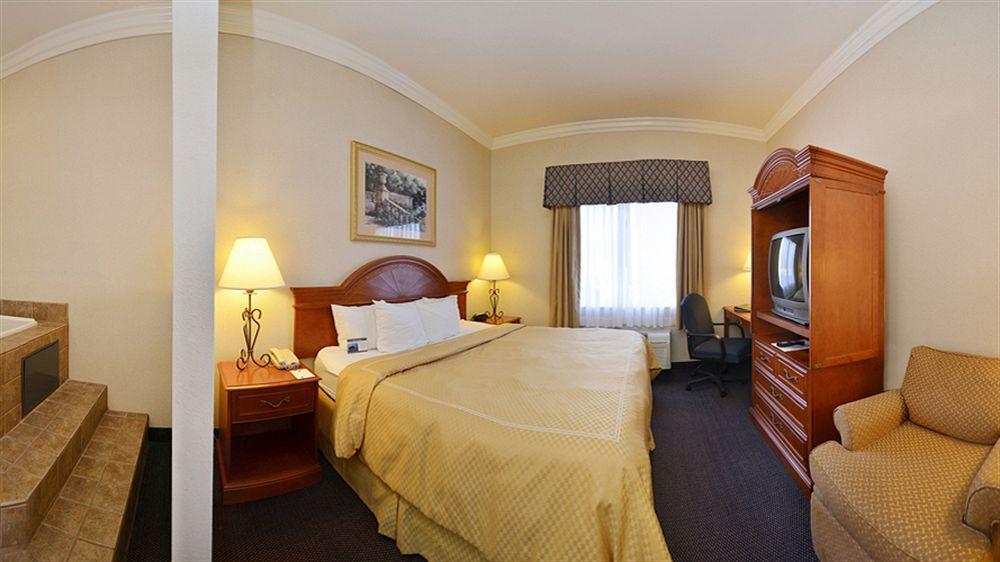Best Western Plus Delta Inn & Suites Oakley Экстерьер фото