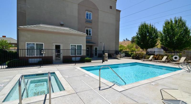 Best Western Plus Delta Inn & Suites Oakley Экстерьер фото