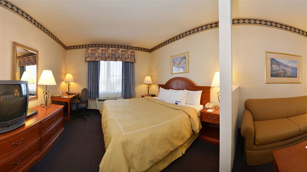 Best Western Plus Delta Inn & Suites Oakley Экстерьер фото