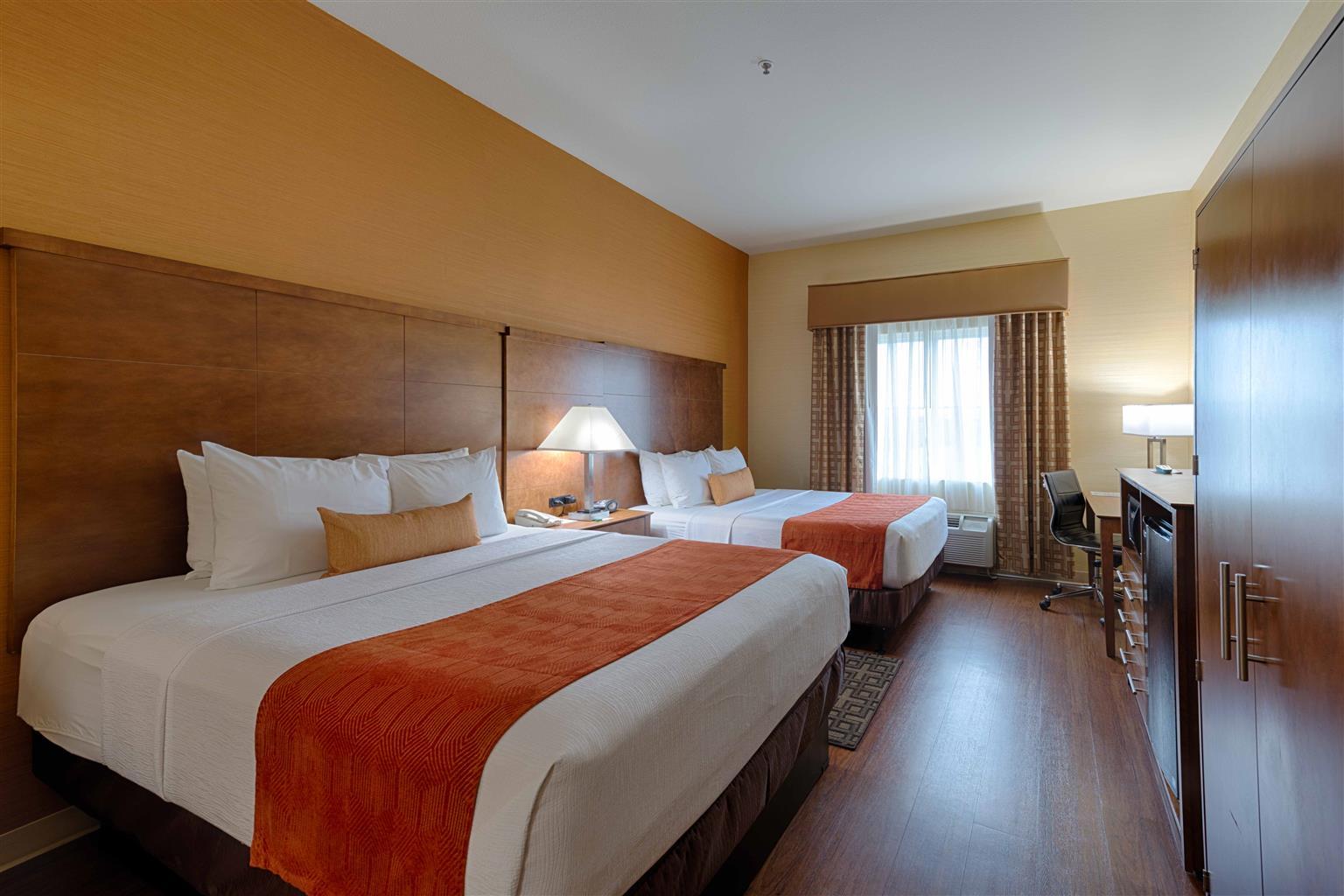 Best Western Plus Delta Inn & Suites Oakley Экстерьер фото