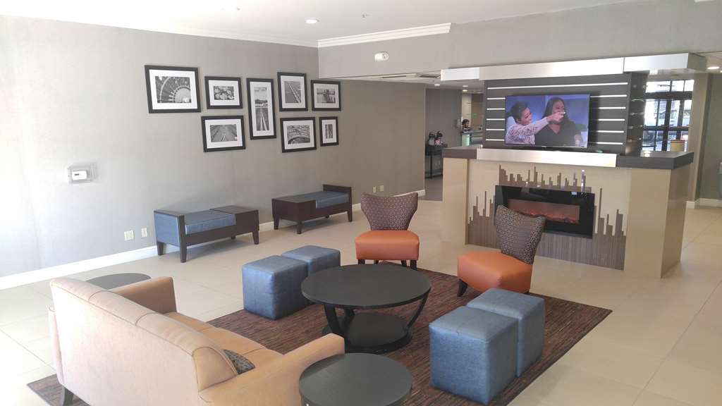 Best Western Plus Delta Inn & Suites Oakley Интерьер фото