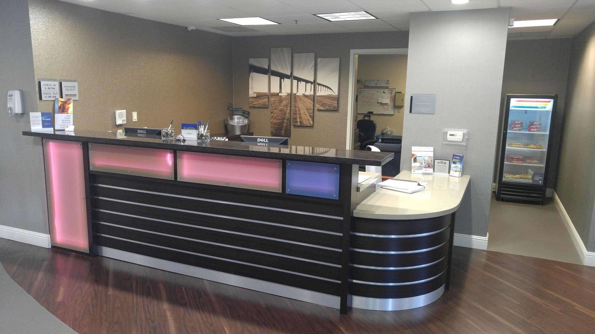 Best Western Plus Delta Inn & Suites Oakley Экстерьер фото