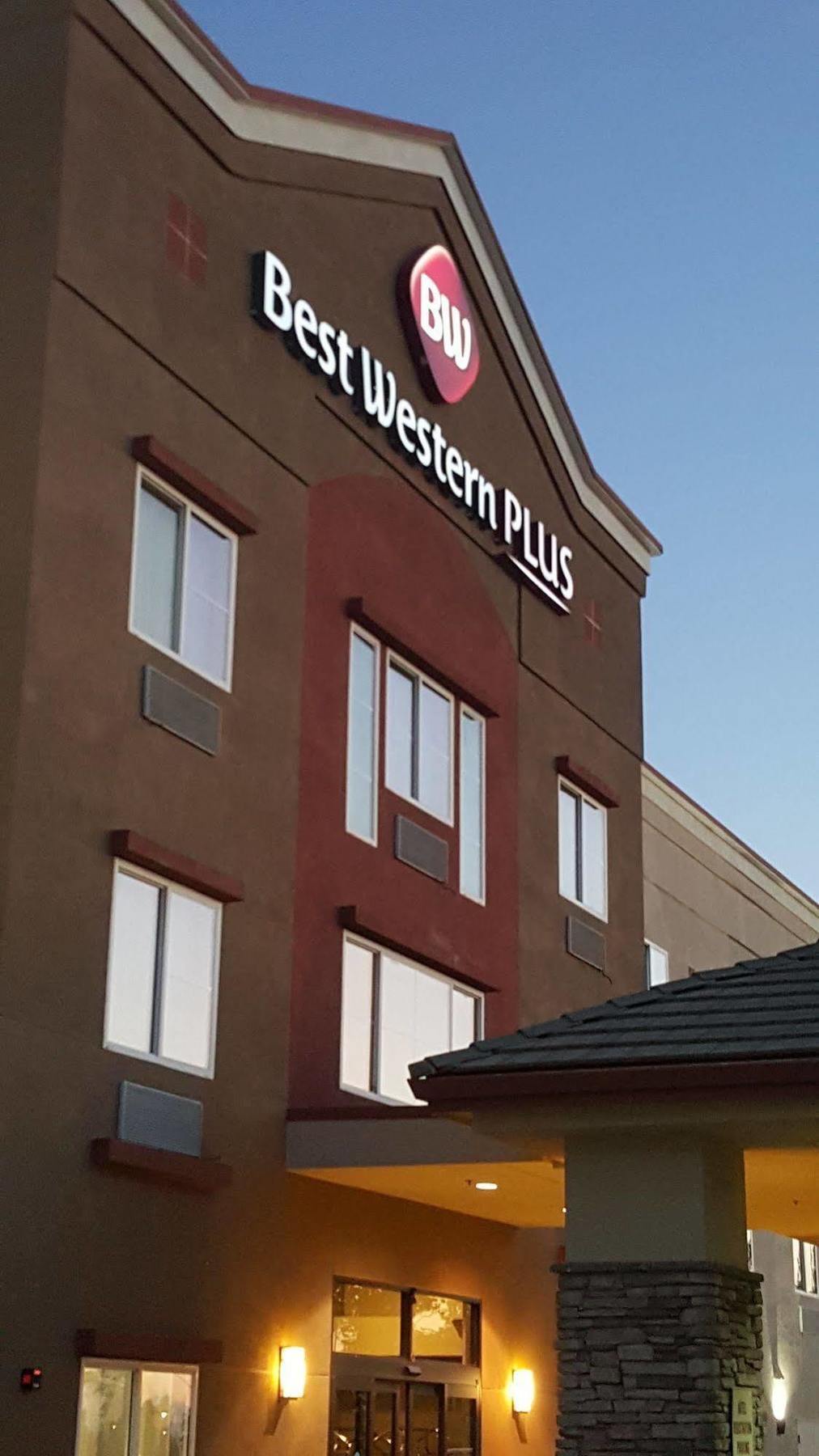 Best Western Plus Delta Inn & Suites Oakley Экстерьер фото