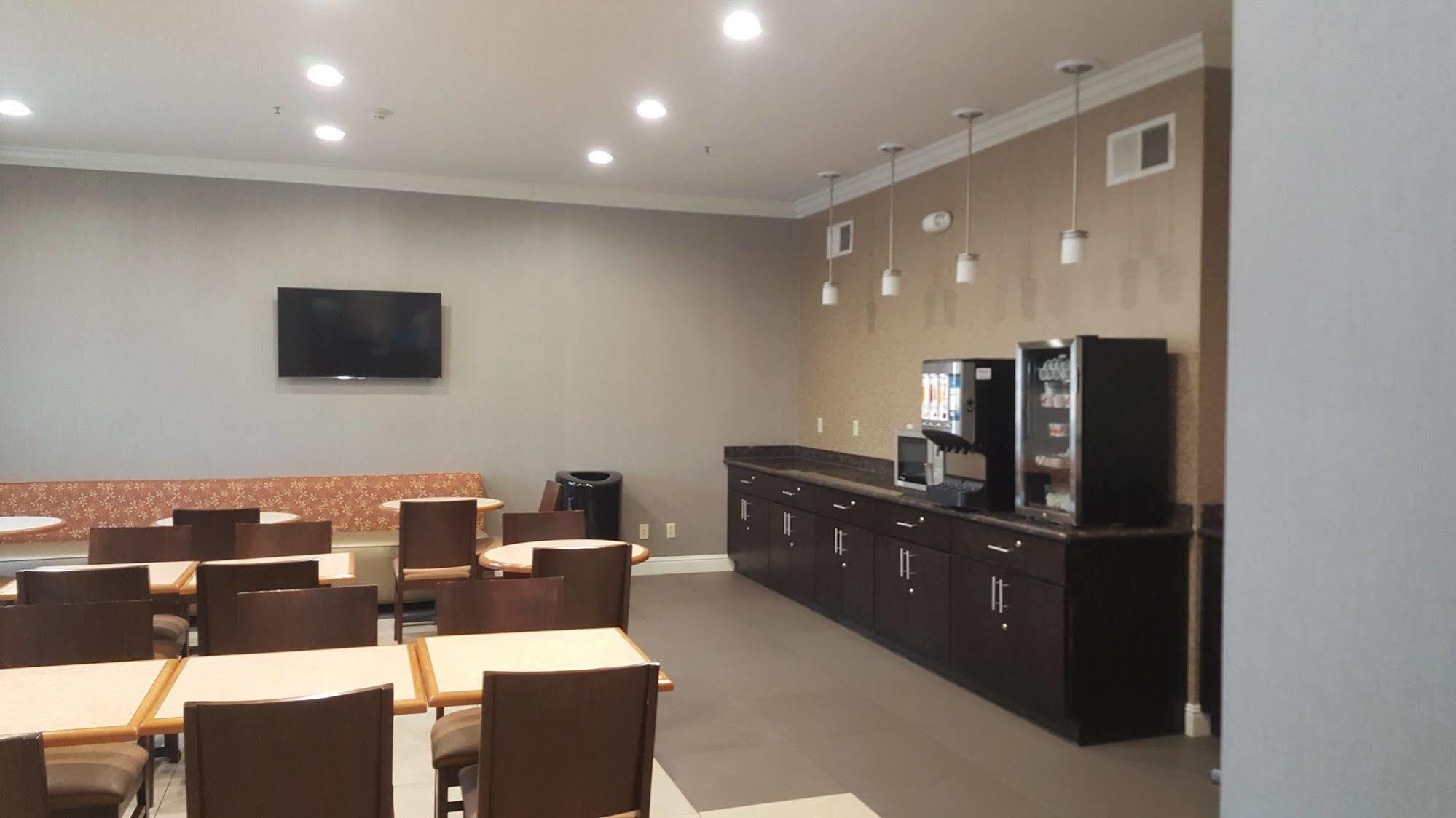 Best Western Plus Delta Inn & Suites Oakley Экстерьер фото